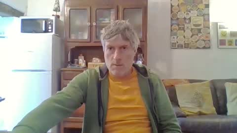 Snapshot of 22esserre chatting on 04/23/26, 12:29 22esserre online show from 04/23/26, 12:29
