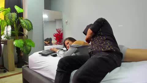 Snapshot of 2_fire chatting on 11/24/25, 08:19 2_fire online show from 11/24/25, 08:19