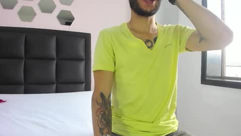 Snapshot of 2_fire chatting on 12/18/25, 07:42 2_fire online show from 12/18/25, 07:42