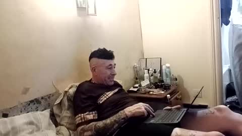 2_is_company_2026 online show from 04/18/26, 02:37