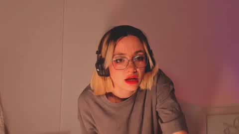 Snapshot of 2b_ chatting on 02/24/25, 04:05 Sasha weekend from 14 to 27 November online show from 02/24/25, 04:05