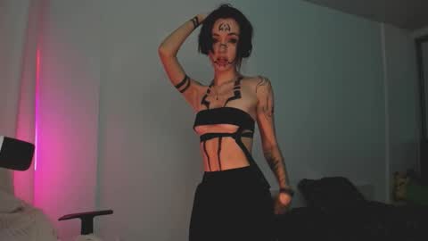 Snapshot of 2b_ chatting on 11/01/25, 04:03 Sasha weekend from 14 to 27 November online show from 11/01/25, 04:03