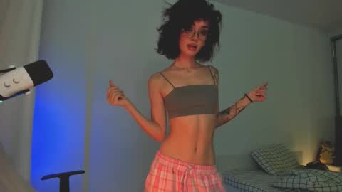 Snapshot of 2b_ chatting on 11/30/25, 03:32 Sasha weekend from 14 to 27 November online show from 11/30/25, 03:32