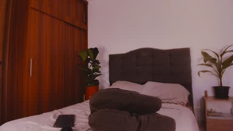 Snapshot of 2gays_1straight chatting on 02/03/25, 06:49 David and Yoel online show from 02/03/25, 06:49