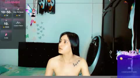 Snapshot of 2girls__dream chatting on 12/17/24, 10:23 samantha sharon online show from 12/17/24, 10:23