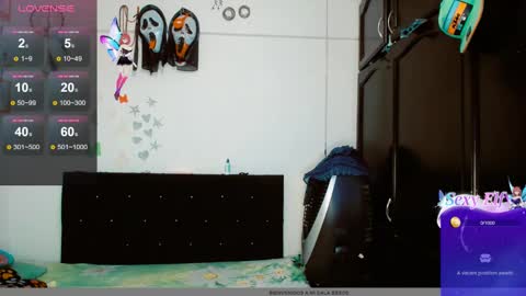 Snapshot of 2girls__dream chatting on 12/31/24, 08:37 samantha sharon online show from 12/31/24, 08:37