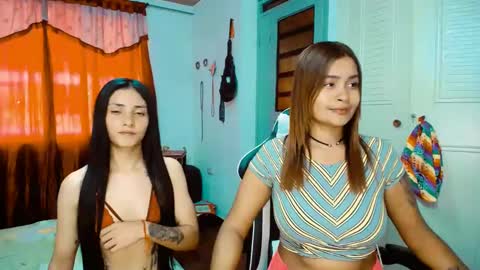 Snapshot of 2girls__dream chatting on 02/16/25, 09:16 samantha sharon online show from 02/16/25, 09:16