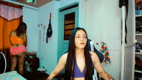 Snapshot of 2girls__dream chatting on 02/22/25, 10:09 samantha sharon online show from 02/22/25, 10:09