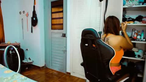 Snapshot of 2girls__dream chatting on 02/23/25, 01:10 samantha sharon online show from 02/23/25, 01:10