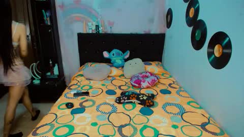 Snapshot of 2girls__dream chatting on 11/11/25, 09:53 samantha sharon online show from 11/11/25, 09:53