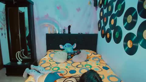 Snapshot of 2girls__dream chatting on 11/13/25, 07:07 samantha sharon online show from 11/13/25, 07:07