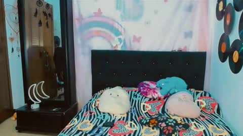 Snapshot of 2girls__dream chatting on 12/04/25, 02:37 samantha sharon online show from 12/04/25, 02:37