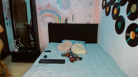 Snapshot of 2girls__dream chatting on 02/08/26, 08:18 samantha sharon online show from 02/08/26, 08:18