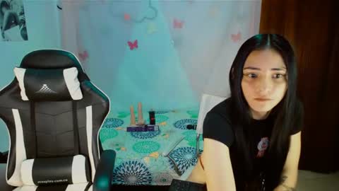 Snapshot of 2girls__dream chatting on 07/13/26, 07:22 samantha sharon online show from 07/13/26, 07:22
