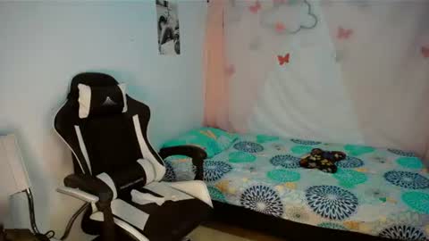 Snapshot of 2girls__dream chatting on 07/14/26, 06:51 samantha sharon online show from 07/14/26, 06:51