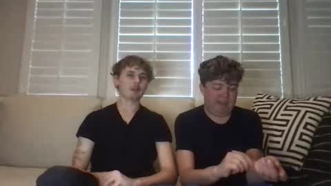 Snapshot of 2hungboys chatting on 04/13/26, 09:09 Roommates online show from 04/13/26, 09:09