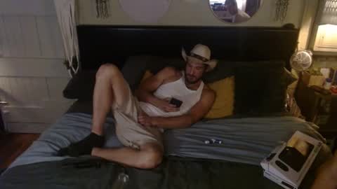 Snapshot of 2hungrichards23 chatting on 09/17/25, 02:02 2hungrichards23 online show from 09/17/25, 02:02