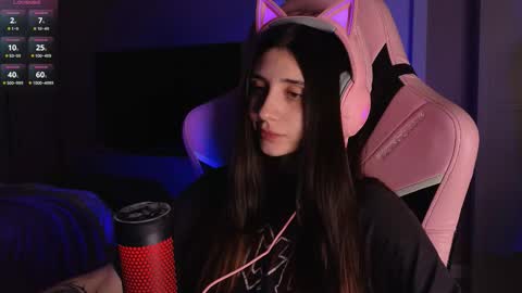 Snapshot of 2insensitive chatting on 11/27/25, 07:27 Lina free control in pvt online show from 11/27/25, 07:27