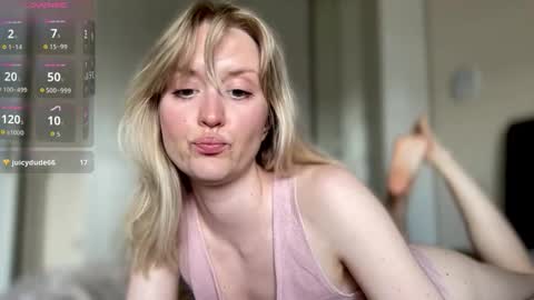 Snapshot of 2kepler22b chatting on 09/16/25, 01:12  . online show from 09/16/25, 01:12