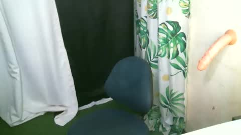 Snapshot of 2mella_reload chatting on 09/21/25, 03:30 MEL online show from 09/21/25, 03:30