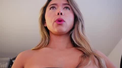 independent model online show from 05/24/26, 11:26