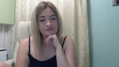 Snapshot of 3sweetcandy3 chatting on 11/05/25, 11:49 3sweetcandy3 online show from 11/05/25, 11:49