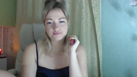 Snapshot of 3sweetcandy3 chatting on 11/20/25, 11:48 3sweetcandy3 online show from 11/20/25, 11:48