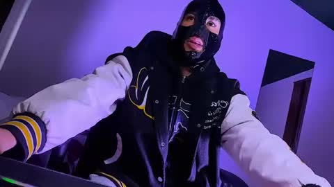 Snapshot of 3v1l_ chatting on 06/18/26, 10:36 E V I L online show from 06/18/26, 10:36