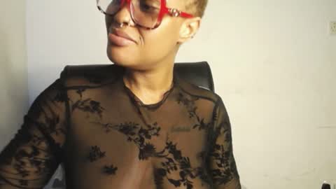 Snapshot of 420ebony_goddess chatting on 06/12/26, 09:30 goddess zuri online show from 06/12/26, 09:30