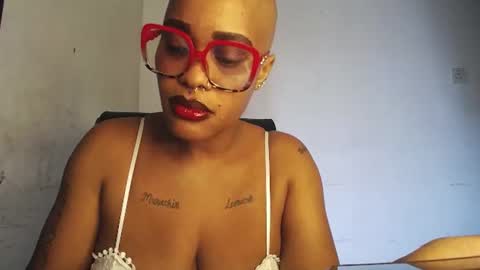 Snapshot of 420ebony_goddess chatting on 06/16/26, 03:03 goddess zuri online show from 06/16/26, 03:03
