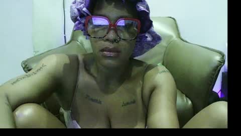 Snapshot of 420ebony_goddess chatting on 07/05/26, 07:26 goddess zuri online show from 07/05/26, 07:26