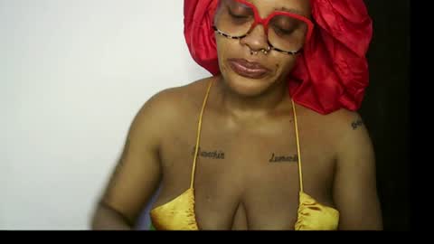 Snapshot of 420ebony_goddess chatting on 07/15/26, 07:02 goddess zuri online show from 07/15/26, 07:02