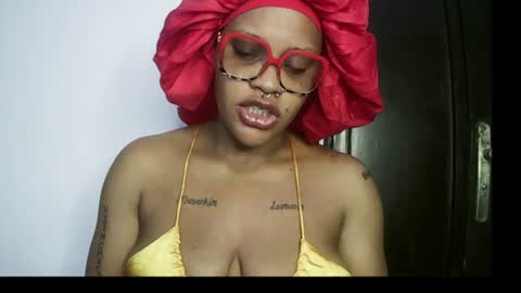 Snapshot of 420ebony_goddess chatting on 07/16/26, 07:36 goddess zuri online show from 07/16/26, 07:36
