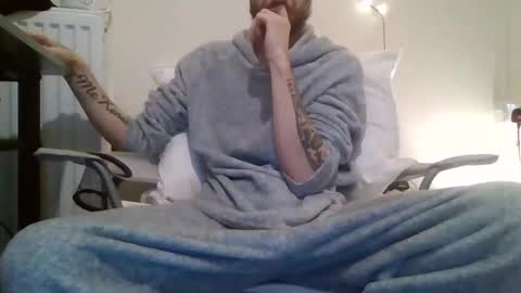 420feetloverr420 online show from 12/01/25, 04:28