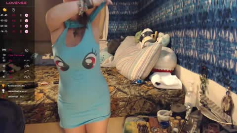 Snapshot of 420stonerchick chatting on 11/13/25, 04:11 420stonerchick online show from 11/13/25, 04:11