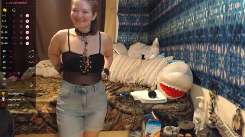 Snapshot of 420stonerchick chatting on 04/24/26, 12:18 420stonerchick online show from 04/24/26, 12:18