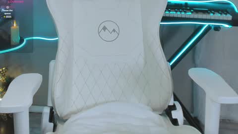 Snapshot of 4ever_dude chatting on 12/04/24, 06:11 Andrew online show from 12/04/24, 06:11