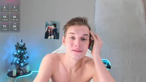 Snapshot of 4ever_dude chatting on 01/07/25, 03:24 Andrew online show from 01/07/25, 03:24