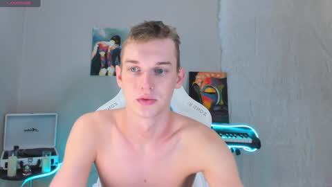 Snapshot of 4ever_dude chatting on 01/29/25, 04:47 Andrew online show from 01/29/25, 04:47