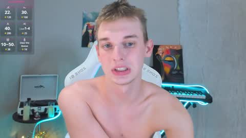 Snapshot of 4ever_dude chatting on 02/01/25, 12:58 Andrew online show from 02/01/25, 12:58