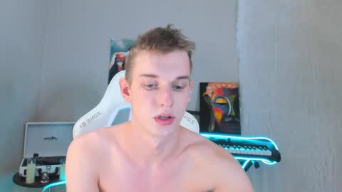 Snapshot of 4ever_dude chatting on 02/03/25, 01:08 Andrew online show from 02/03/25, 01:08