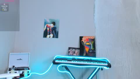 Snapshot of 4ever_dude chatting on 02/07/25, 02:50 Andrew online show from 02/07/25, 02:50