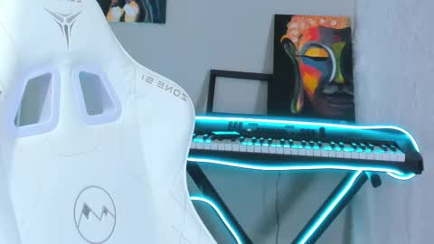 Snapshot of 4ever_dude chatting on 02/20/25, 03:56 Andrew online show from 02/20/25, 03:56