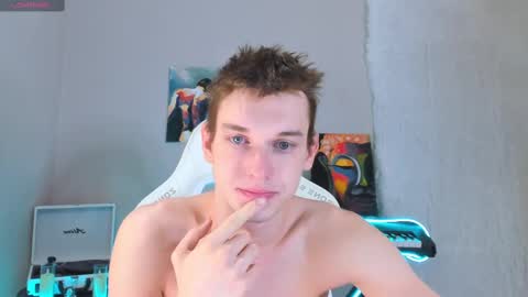 Snapshot of 4ever_dude chatting on 02/23/25, 05:01 Andrew online show from 02/23/25, 05:01