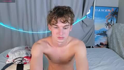 Snapshot of 4ever_dude chatting on 09/24/25, 06:17 Andrew online show from 09/24/25, 06:17