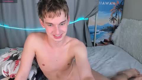 Snapshot of 4ever_dude chatting on 10/18/25, 02:40 Andrew online show from 10/18/25, 02:40