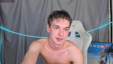 Snapshot of 4ever_dude chatting on 11/02/25, 05:54 Andrew online show from 11/02/25, 05:54