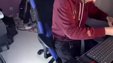 Larese Carlo online show from 02/02/25, 07:41