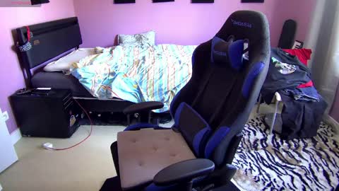 Larese Carlo online show from 04/24/26, 09:45