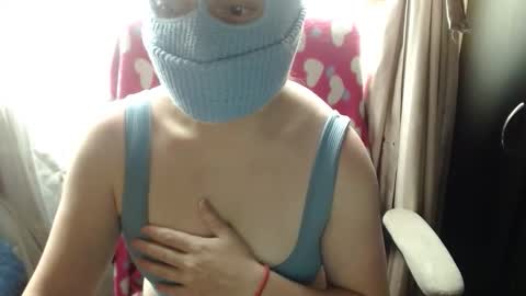 Snapshot of 666maskgirl chatting on 05/11/26, 05:10 SHANNON online show from 05/11/26, 05:10